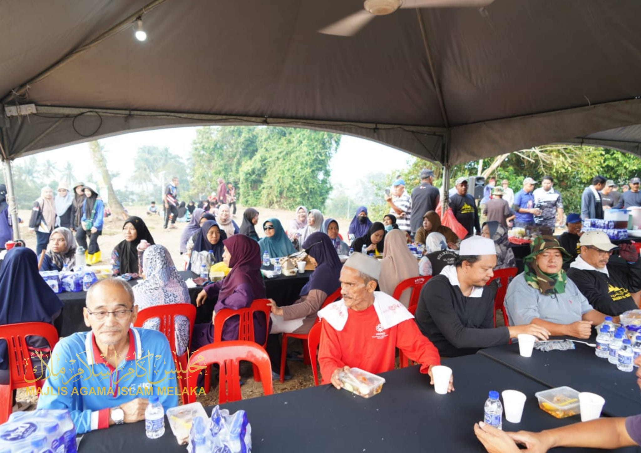 Gotong Royong di Tanah Perkuburan Islam Kampung Sempang, Merlimau